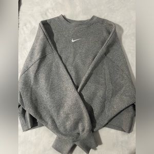 Nike crew neck sweater size M